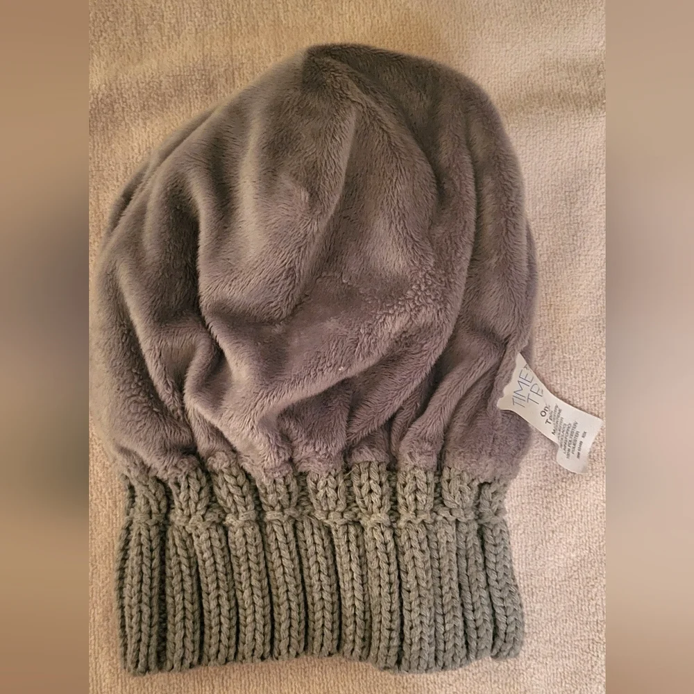 Time and Tru‎ Gray Knit Puffy Beanie W/Warm Fleece Inrlterior (One Size)